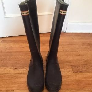 Hunter Rain Boots in Purple, Women’s 10